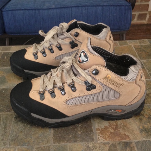 mountain gear hiking boots